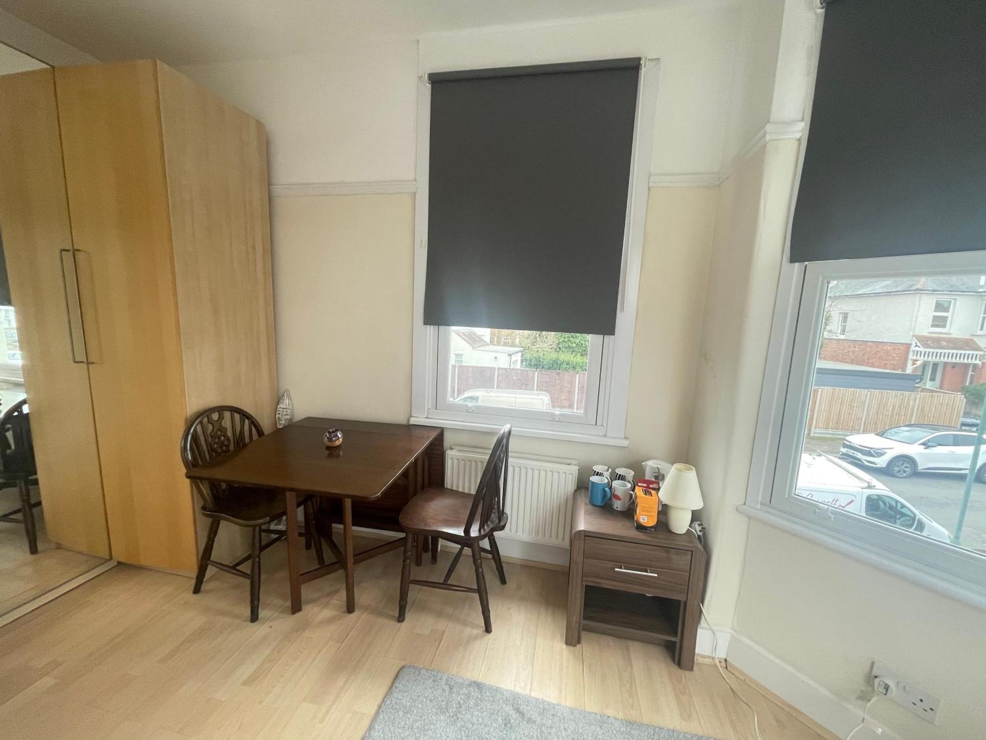 Room With Private Bathroom And Shared Kitchen London Exterior foto