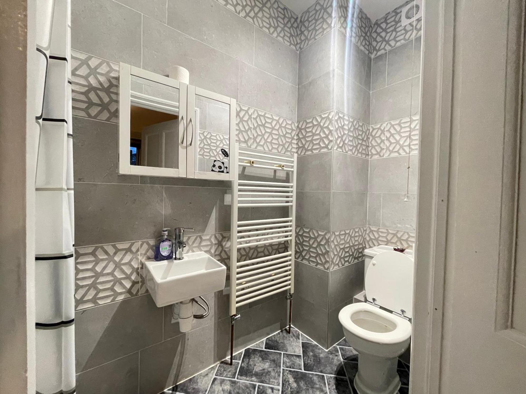Room With Private Bathroom And Shared Kitchen London Exterior foto