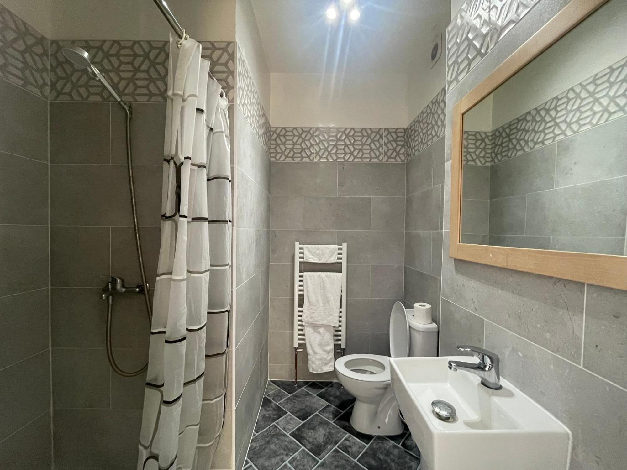 Room With Private Bathroom And Shared Kitchen London Exterior foto