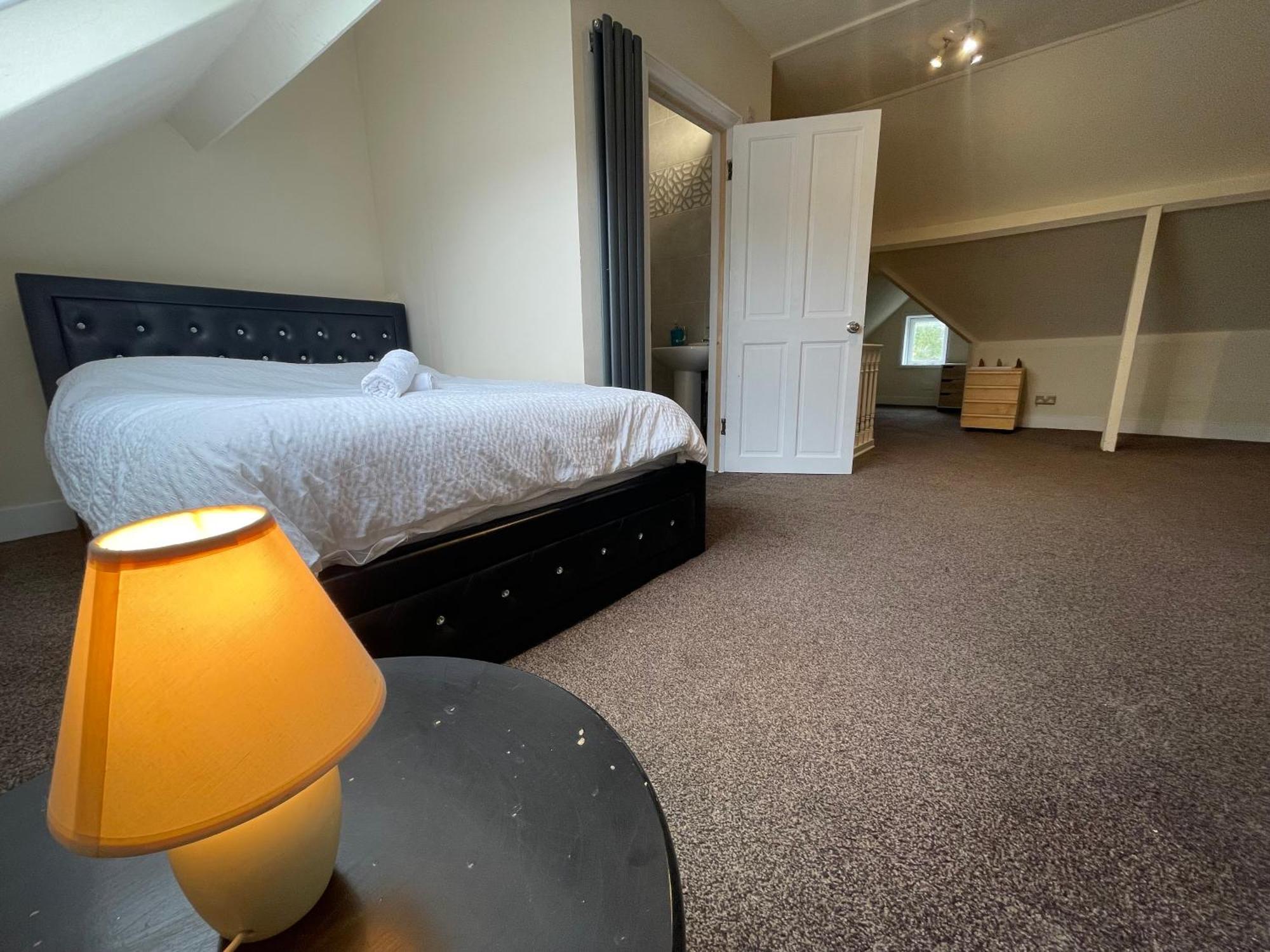 Room With Private Bathroom And Shared Kitchen London Exterior foto