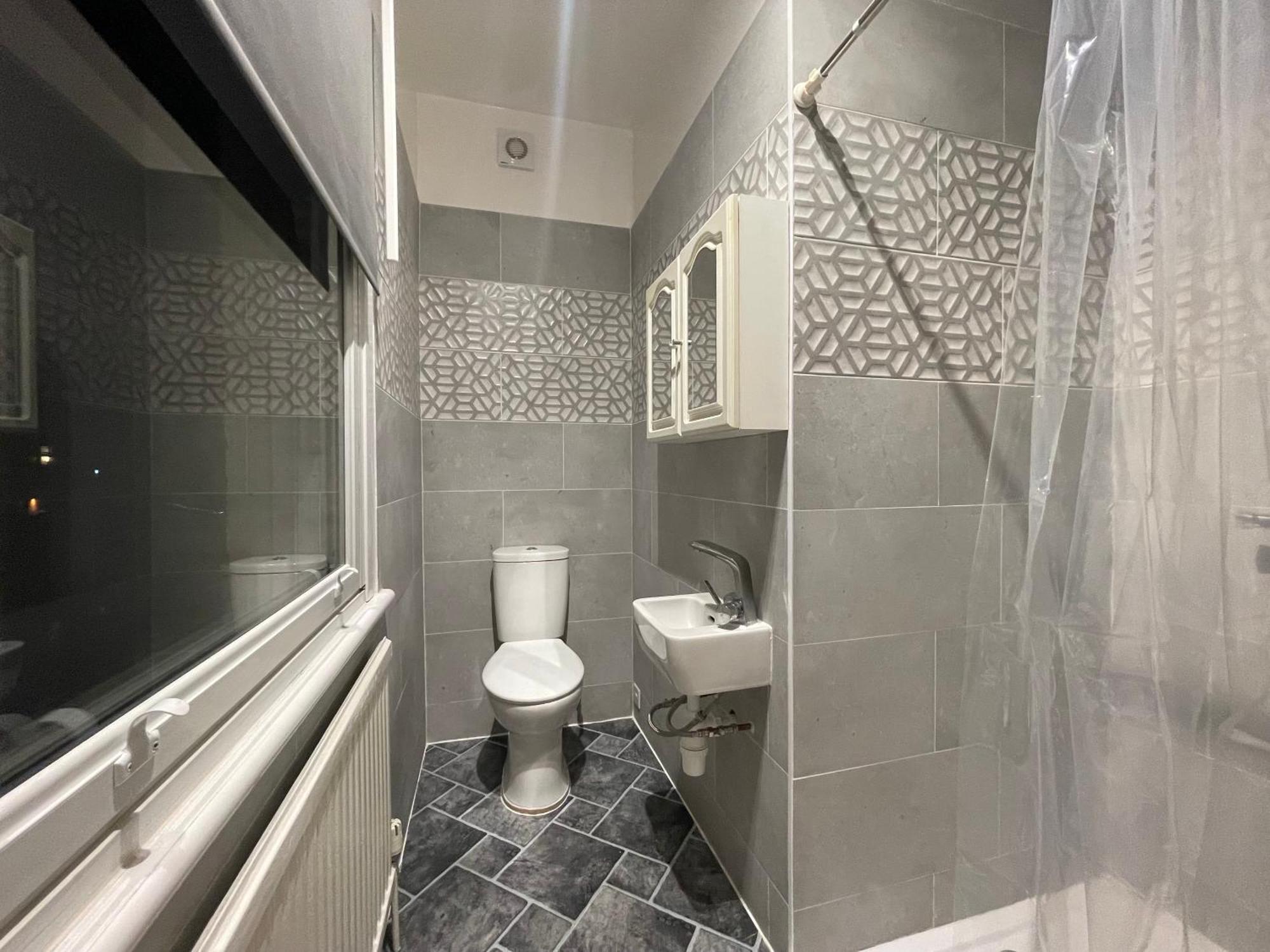 Room With Private Bathroom And Shared Kitchen London Exterior foto