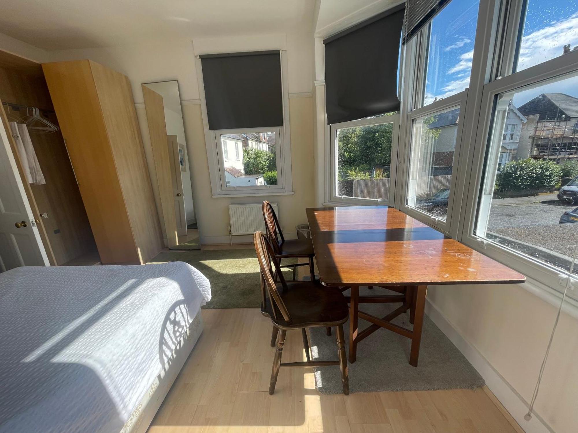 Room With Private Bathroom And Shared Kitchen London Exterior foto